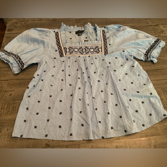 Women’s XL Baby Blue short sleeve top. NWT, puffy sleeves, P2P 22. - Picture 1 of 6